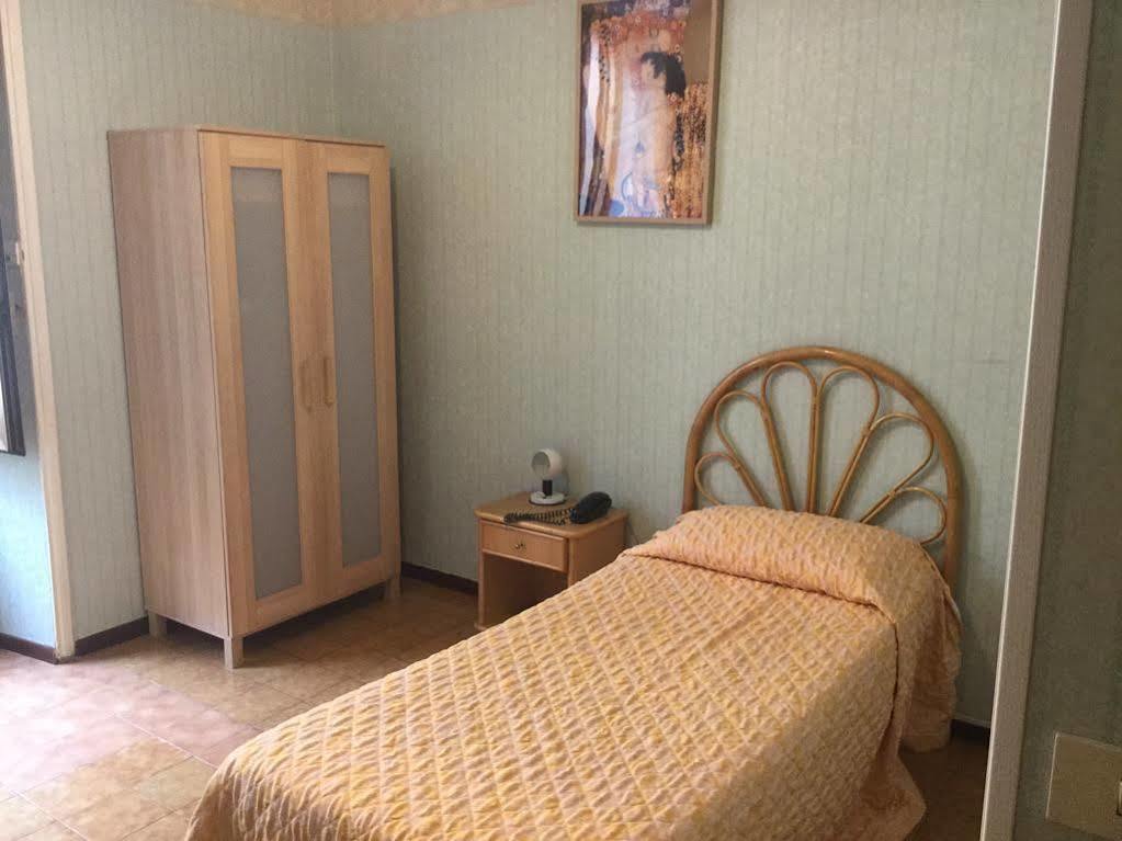 Hotel Touring โรม ภายนอก รูปภาพ